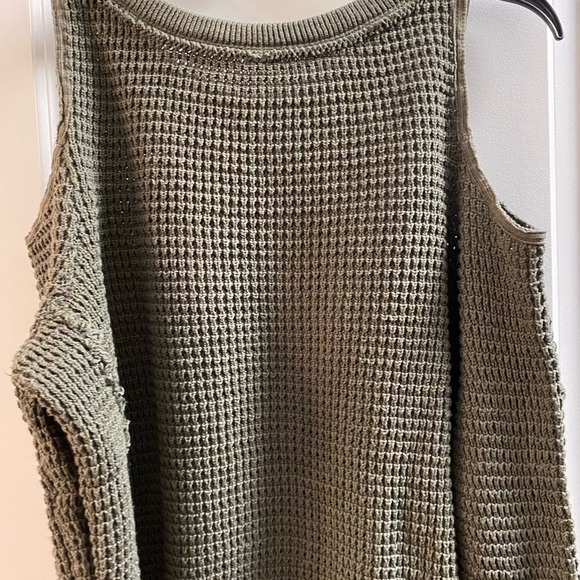 Free People Cotton Cold Shoulder Sweater, never worn - Picture 3 of 7
